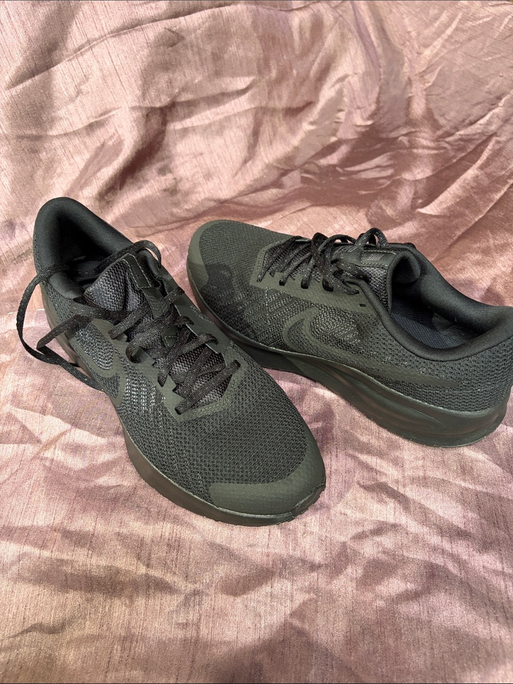 Nike Men's Black Low-Profile Athletic Running Shoes